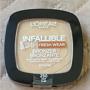 L'Oreal Infallible 24H Fresh Wear Bronzer 250 Light - Beige/Tan